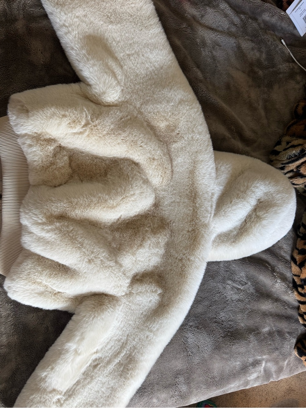 SKIMS Cream Plush Faux Fur Hooded Puffer Jacket - Picture 2 of 3
